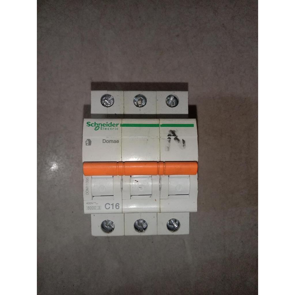 MCB Schneider electric C16 