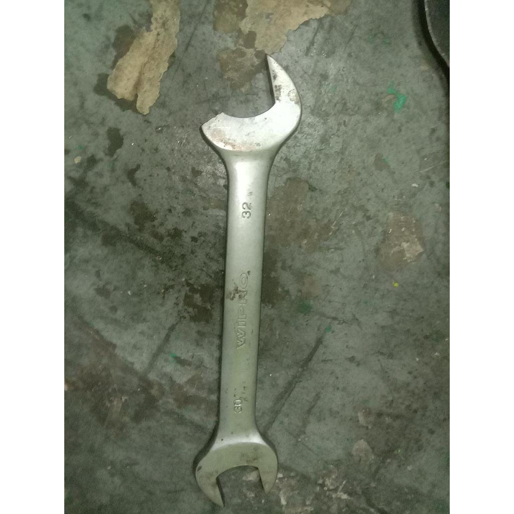 Kunci 30, 32 (Rusak), Brand Wipro Kunci 30, 32, Brand Wipro 