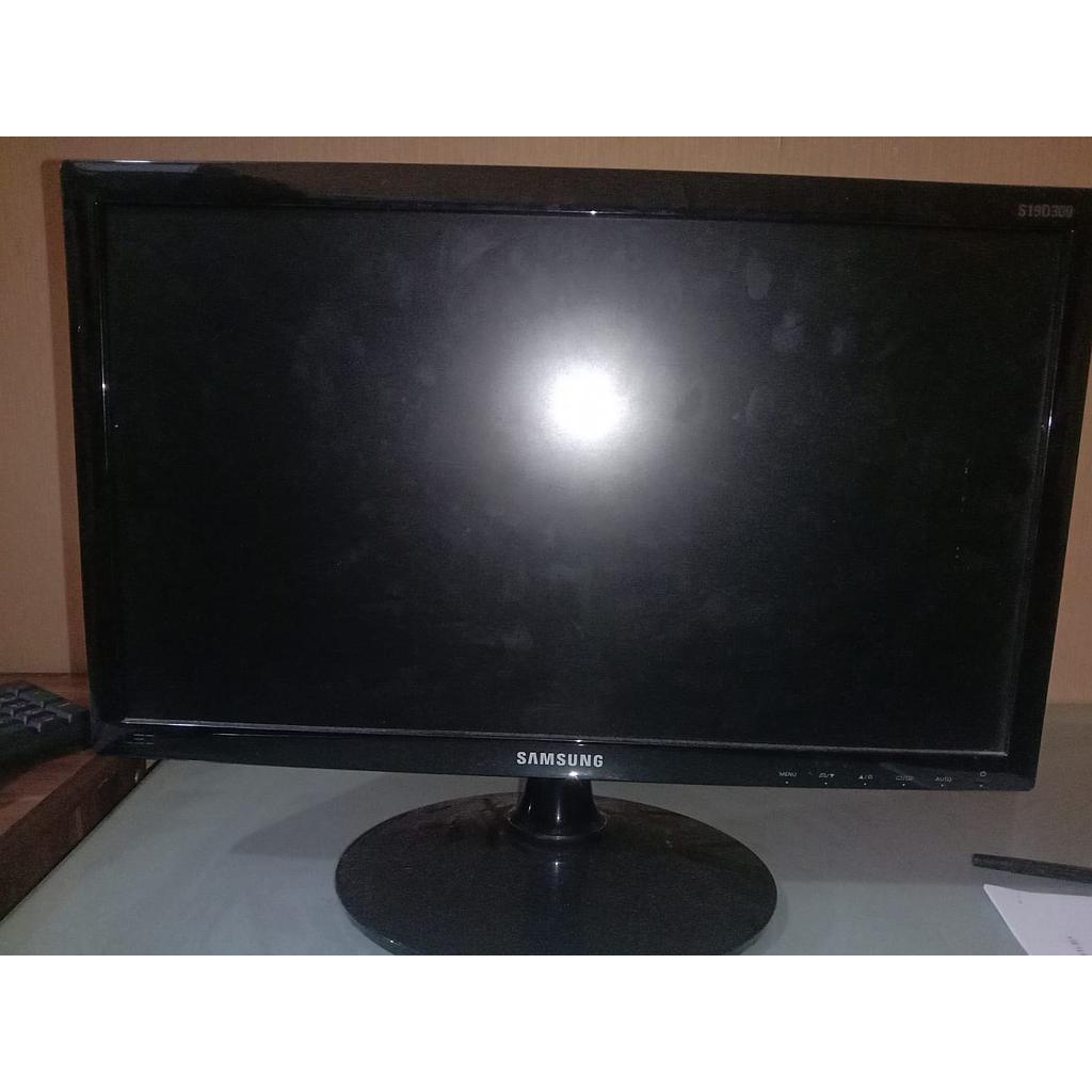 Samsung Monitor, Model S19D300HY, Type LS19D300